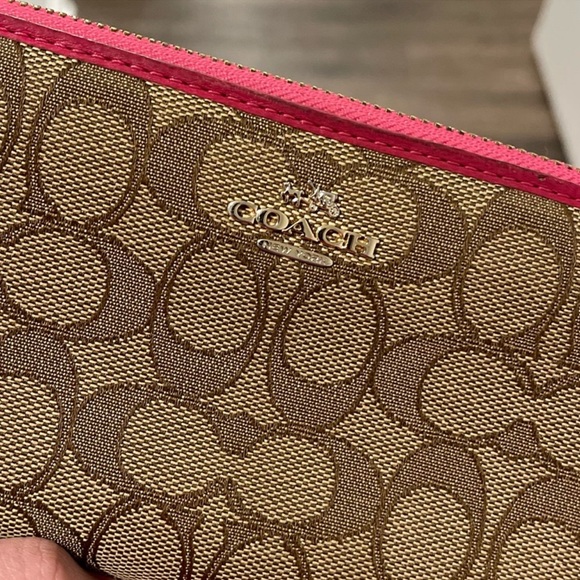 Coach Zip-Around Wallet Pink & Logo π Classic Logo with Barbie Pink! - Picture 8 of 8